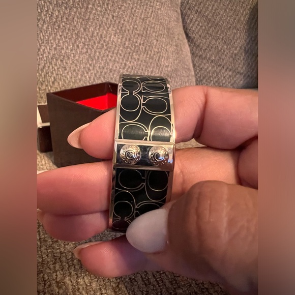 COACH Vintage cuff signature bracelet - Picture 6 of 6